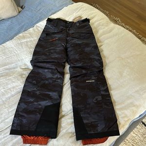 Patagonia Boys Snowshot ski Pant - With tags